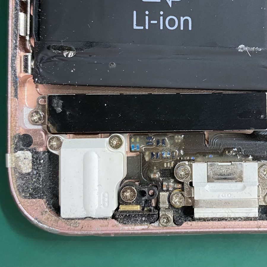iPhone6s、内部のクリーニングがおススメですよ！【スマホ修理工房池袋P'パルコ店】