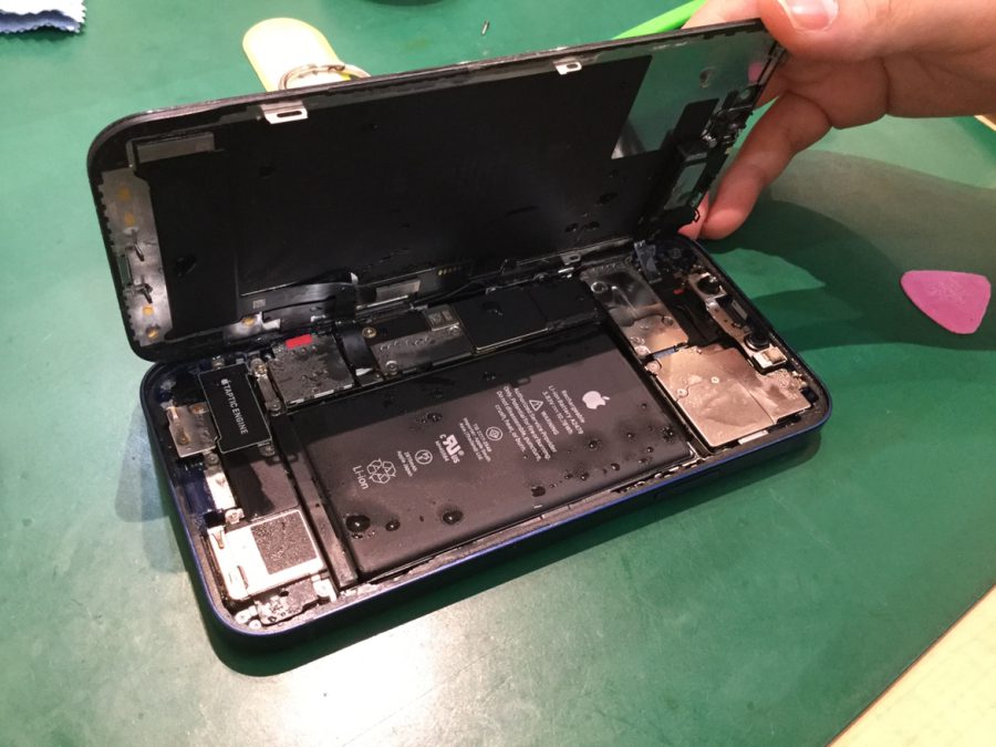 iPhone12を水に落としてしまい起動しなくなってしまった。。。そんな時はスマホ修理工房水戸オーパ店にお任せください！！