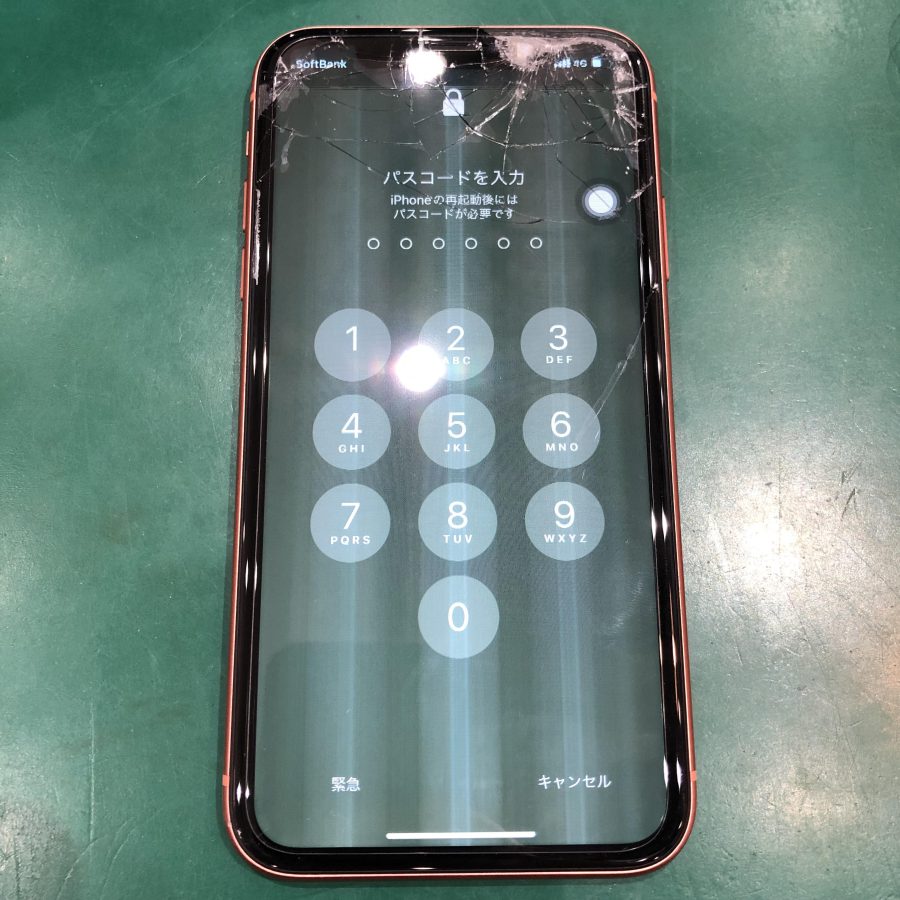 iPhoneXR（アイフォン）の液晶破損！データそのまま・即日修理OKな「スマホ修理工房　池袋P'パルコ本店」へ！