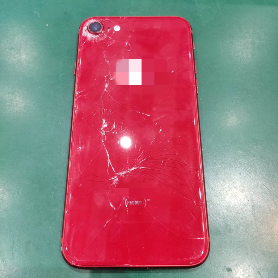 iPhoneXR（アイフォン）の背面割れ！データそのまま・即日修理OKな「スマホ修理工房　池袋P'パルコ本店」へ！