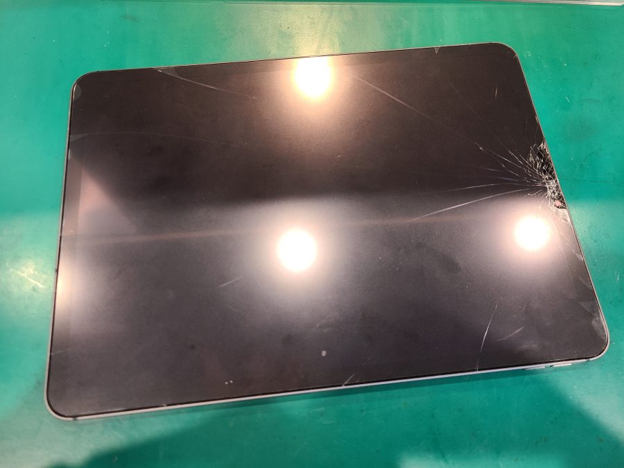 iPad Pro11インチ2020年(アイパッド)の画面修理はスマホ修理工房ペリエ千葉店へ！