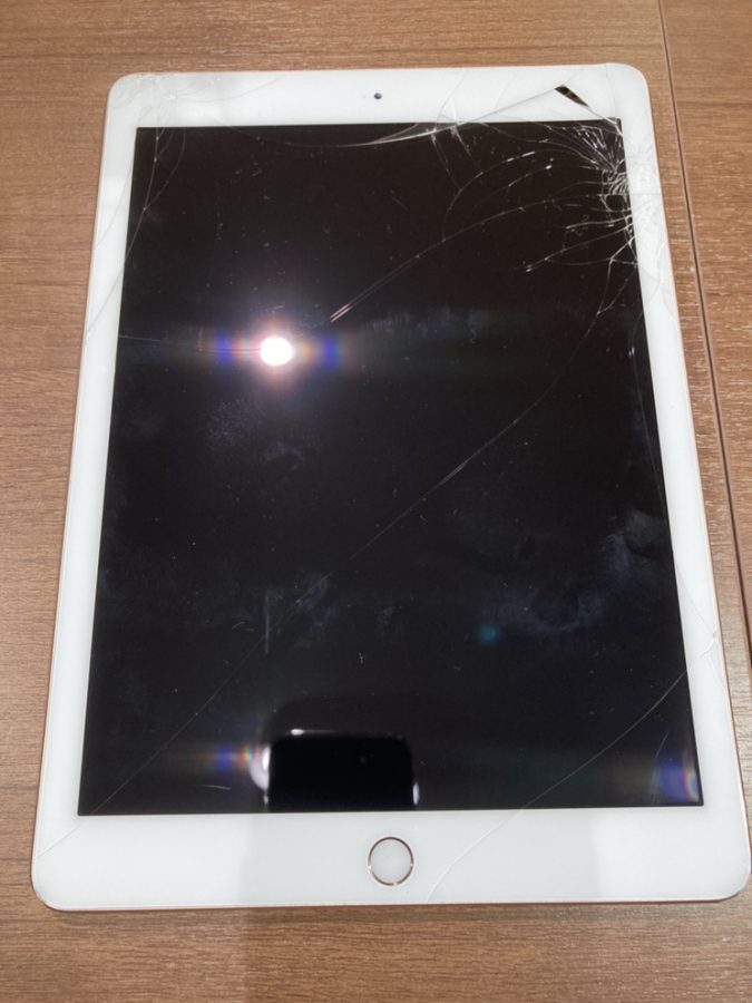 若林区からお越しのiPad 第7世代(アイパッド)フロントガラス交換行いました！【スマホ修理工房　仙台PARCO２店】