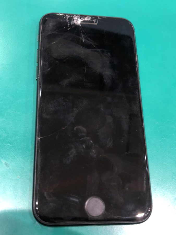 iPhone(アイフォン)SE(第2世代)の画面が割れてしまった場合は、スマホ修理工房イオンモール松本店にお任せください！