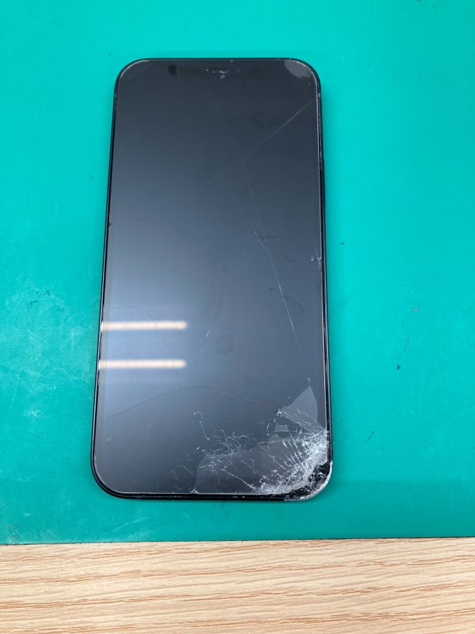 iPhone12画面割れ