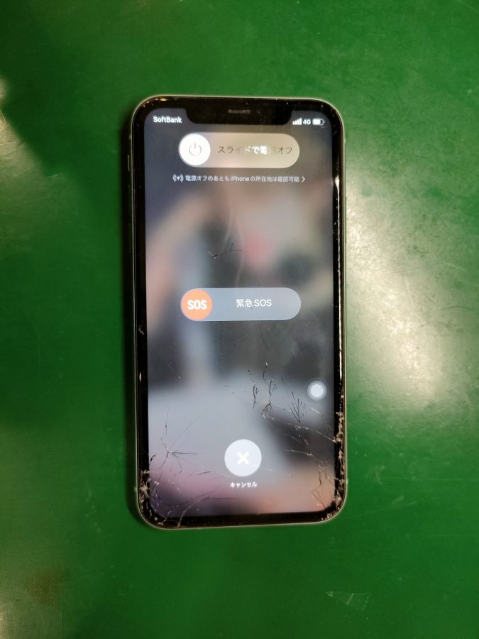 iPhone11 Pro(アイフォン)のガラス割れ画面交換修理を行いました！スマホ修理工房なら即日で対応致します！