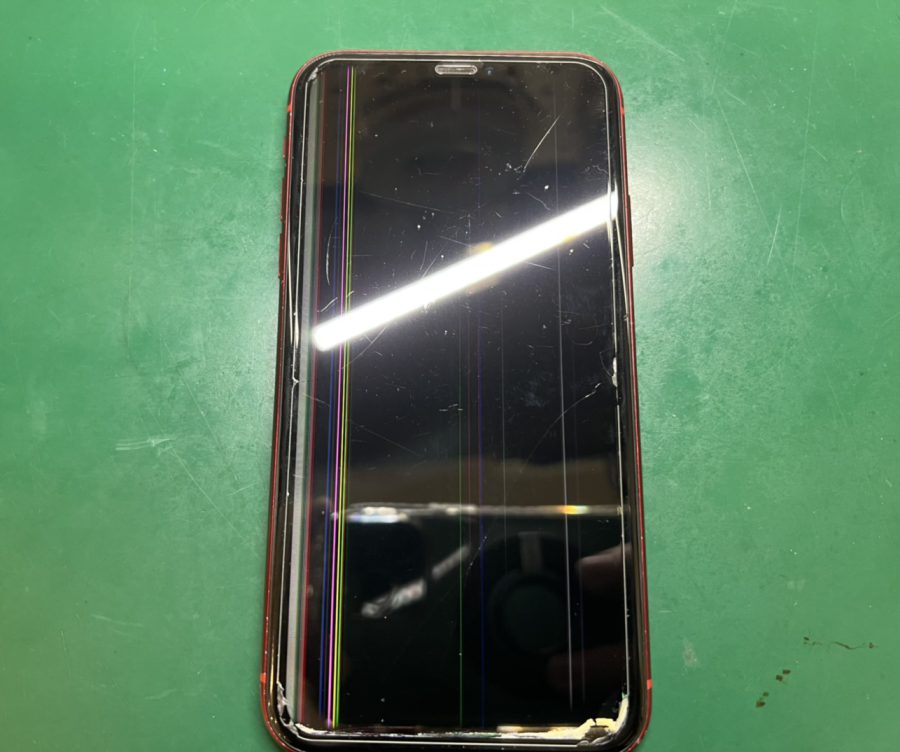 落として画面が真っ暗になったiPhone11(アイフォン)の画面修理を行いました！スマホ修理工房なんばウォーク店にお任せ！