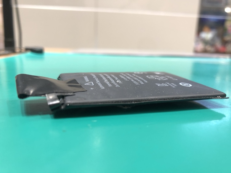 バッテリー膨張したiPod touch(アイポッドタッチ)5の修理もスマホ修理工房イオンモール松本店にお任せください！