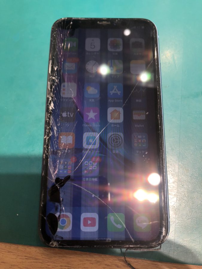 液晶がぶれてしまうiPhone(アイフォン)XRの修理を行いました！【スマホ修理工房イオンモール松本店】