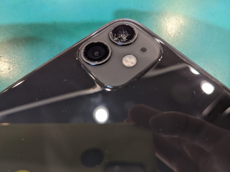 iPhone11(アイフォン)のアウトカメラレンズの交換はスマホ修理工房ペリエ千葉へ！