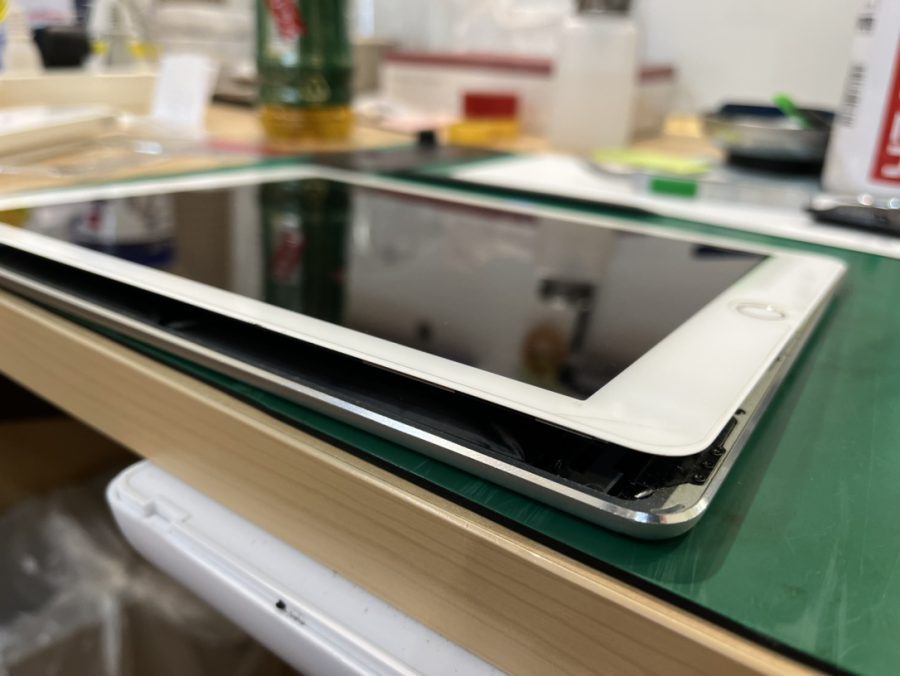 iPad Air2（アイパッド）が膨張してきた……！バッテリー膨張の修理はスマホ修理工房水戸オーパ店にお任せください！