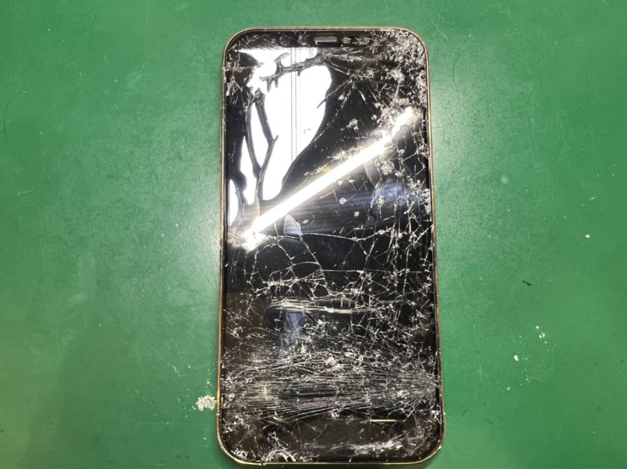 こんなバキバキでも画面の交換で元の姿に！✨iPhone12mini(アイフォン)の画面修理をおこないました！