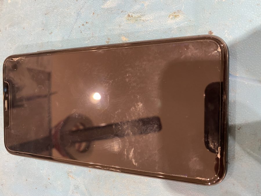 液晶の映らないiPhoneXSMax(アイフォンテンエスマックス)データそのまま修理をしたいなら当店へ!