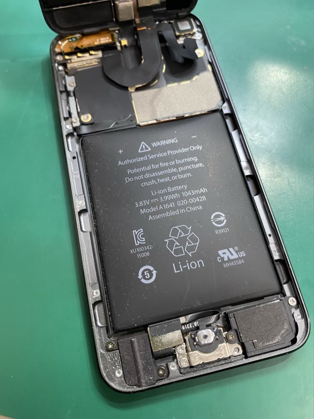 iPod touch6(アイポッドタッチ)のバッテリー膨張は「スマホ修理工房池袋P’パルコ店」にご相談ください！