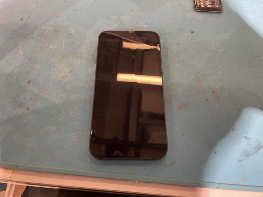iPhone13mini(アイフォン)の画面割れ！ならデータそのまま「スマホ修理工房池袋P’パルコ店」へ！