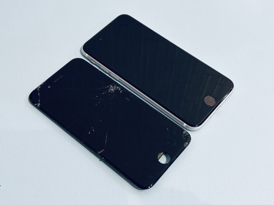 ポケットから落としてガラスが割れてしまったiPhone8(アイフォン)の画面修理はスマホ修理工房水戸オーパ店にお任せ！！