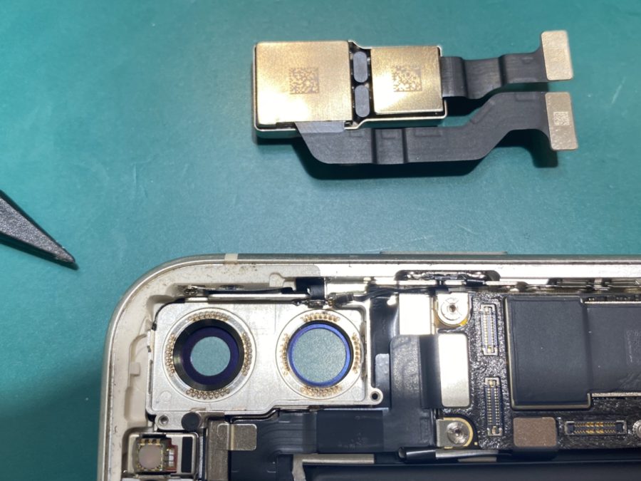 iPhone11（アイフォン11）カメラに黒い斑点　アウトカメラ修理　【スマホ修理工房ココリア多摩センター店】