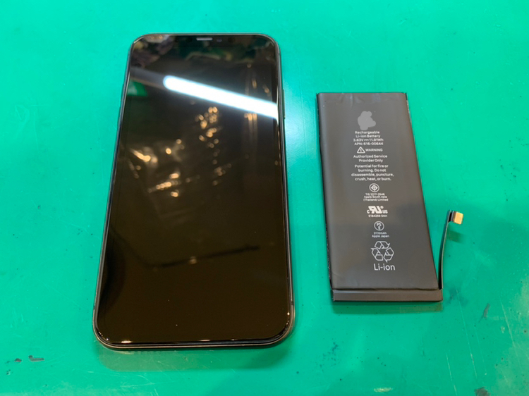 iPhone11（アイフォン11）のバッテリーが早いと感じる様になったらスマホ修理工房新宿PePe店でサクッと交換しちゃい