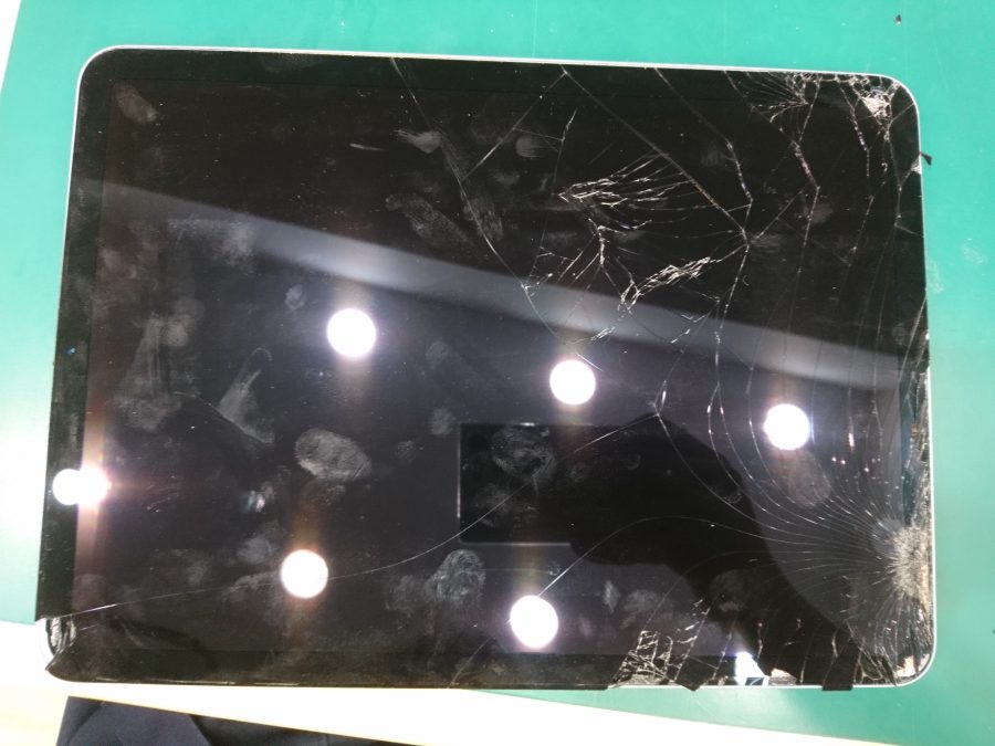 【画面割れ修理】iPadAir4(アイパッドエア4)　落として画面がバキバキに⁉【スマホ修理工房テラスモール湘南店】