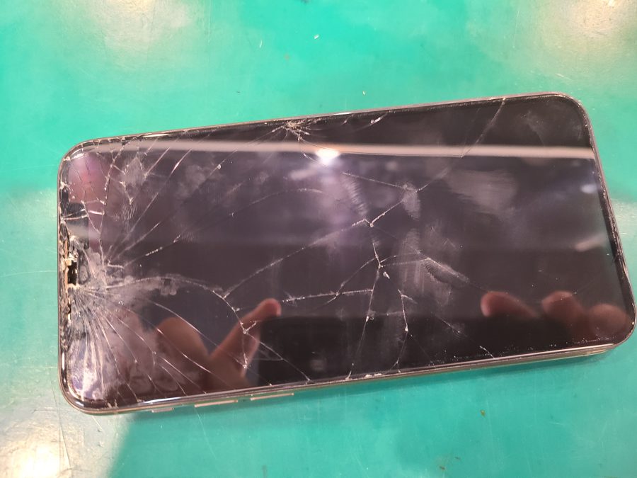 iPhone11Proの画面割れはスマホ修理工房ペリエ千葉店へ！