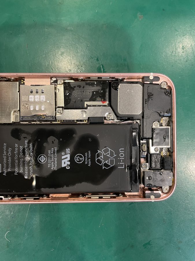 iPhoneSE(アイフォン)が水没して起動しない！スマホ修理工房ペリエ千葉店へお持ち込みください！！