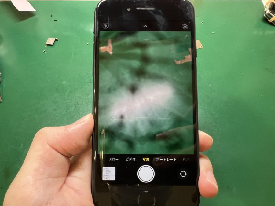 iPhoneSE第2世代（アイフォン）のカメラ修理ならスマホ修理工房なんばウォーク店にお任せ！即日で修理が可能です！