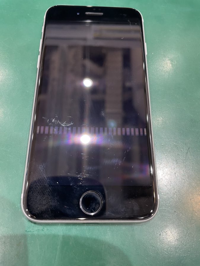 iPhoneSE2(アイフォンSE2)の画面が映らない…そんな時は「スマホ修理工房池袋P’パルコ店」へ！