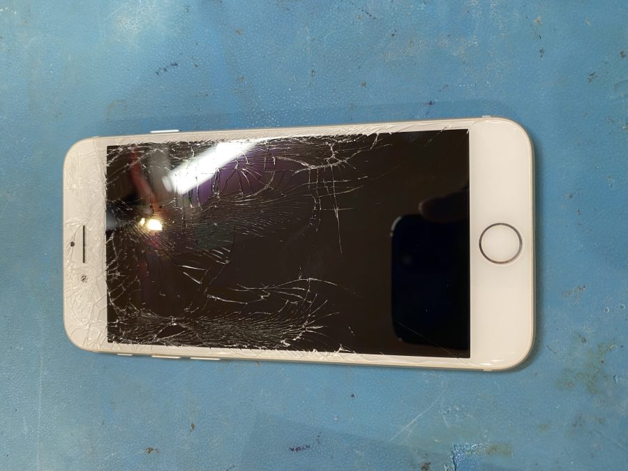 激しい損傷のiPhone8データを消さずに修理できます!【スマホ修理工房　仙台PARCO２店】