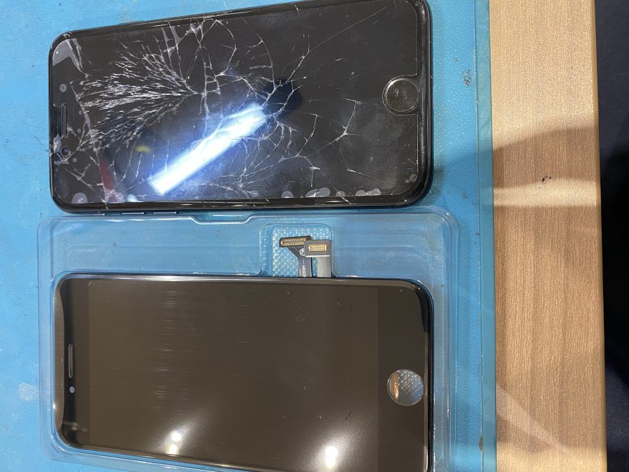 画面がバキバキ!仙台市からお越しのiPhone7(アイフォンセブン)修理を行いました!