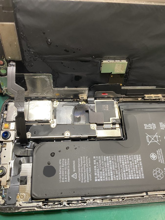 プール水没で起動ができなくなった！そんなiPhoneXS(アイフォン)の復旧は「スマホ修理工房池袋P’パルコ店」にお任せ！