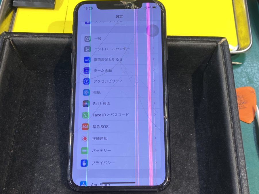 iPhoneXS（アイフォンXS）画面に縦線　画面交換　【スマホ修理工房多摩センター店】