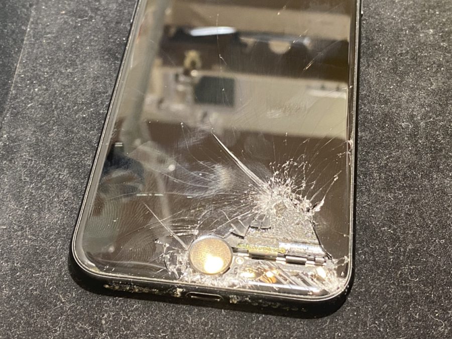 iPhoneSE2（アイフォンSE第二世代)）画面交換 【スマホ修理工房ココリア多摩センター店】