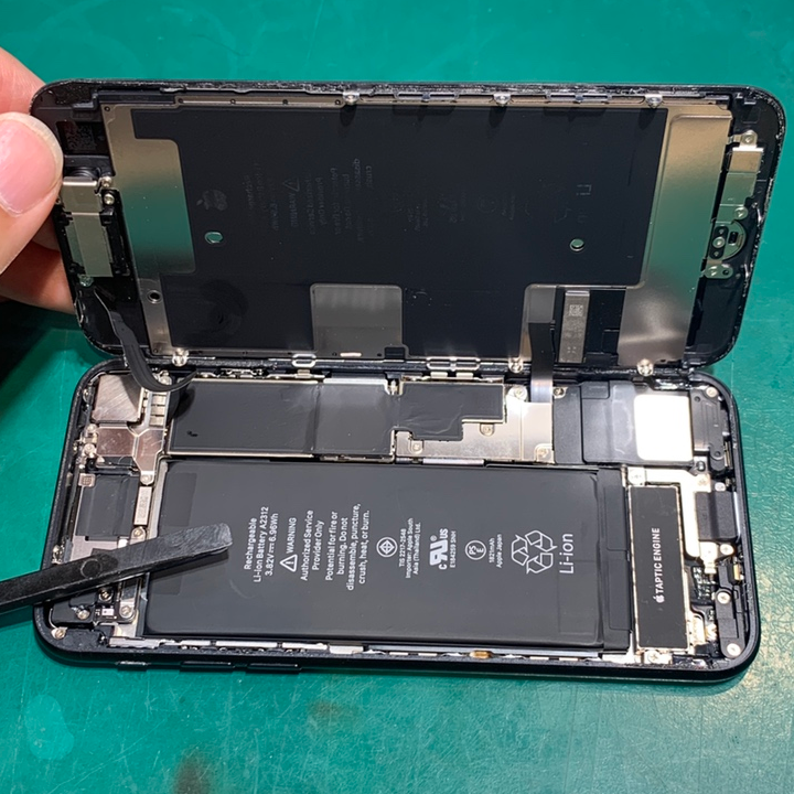 iPhoneSE2（アイフォンSE第二世代)）画面交換 【スマホ修理工房ココリア多摩センター店】