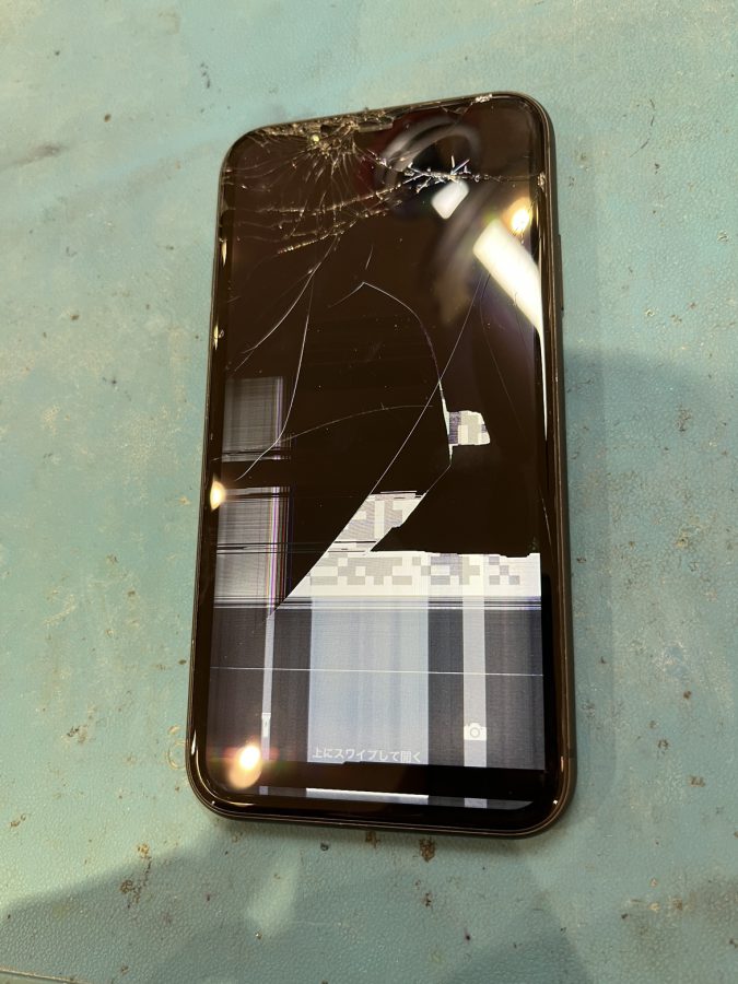 バキバキに割れたIphoneを修復!! 仙台市からお越しのiPhone11(アイフォンイレブン)の液晶修理を行いました!