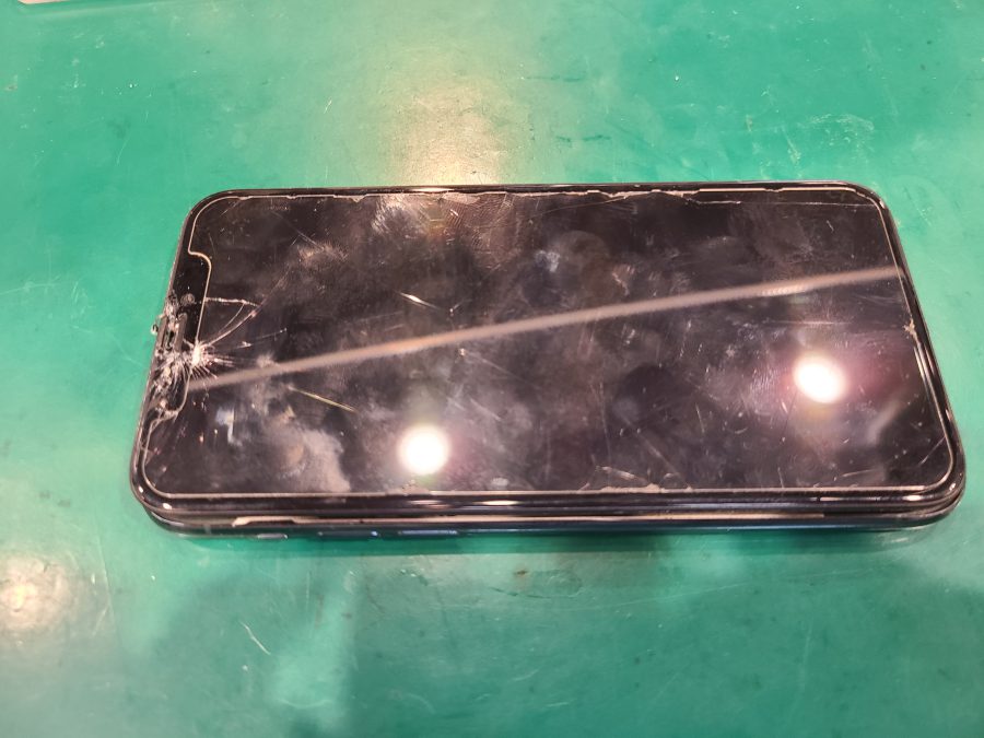 iPhone11Pro(アイフォン)の画面割れはスマホ修理工房ペリエ千葉店へ!