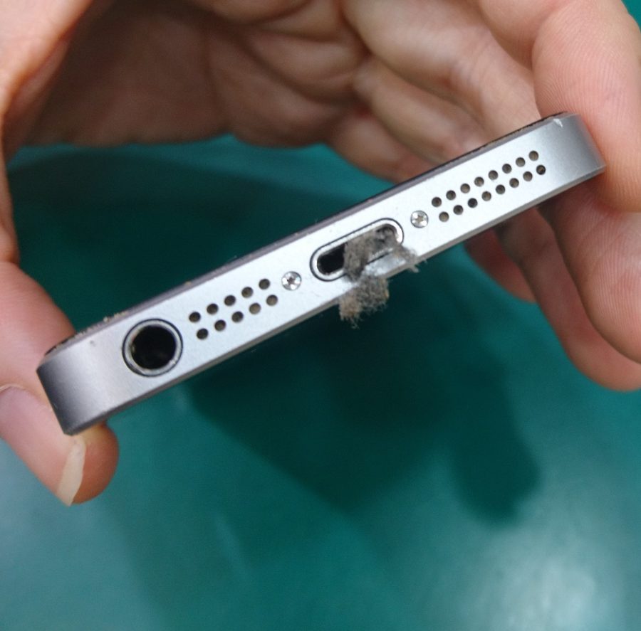 【バッテリー交換修理】iPhone5SE(アイフォン)　電池の減りが早く充電口も不良【スマホ修理工房】