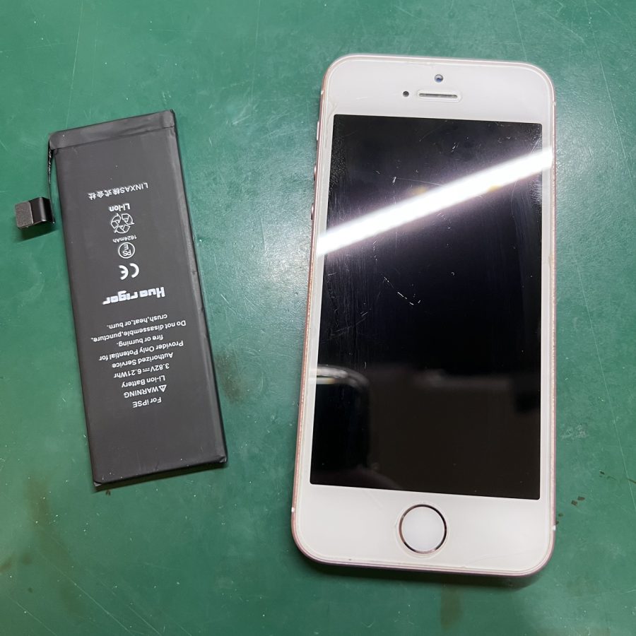 電源が入らなくなったiPhone5s（アイフォン）のバッテリー交換を行いました！古い写真やデータなどが戻って来るかも？