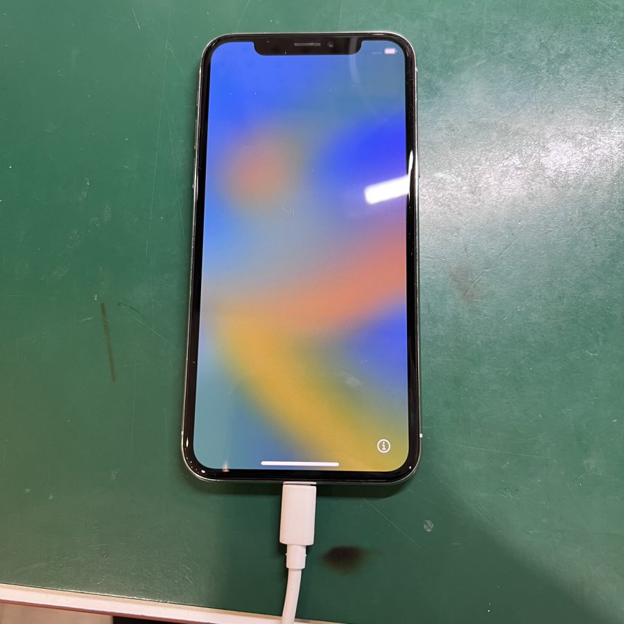 充電器を挿しても反応しない！？iPhoneX(アイフォン)の充電コネクタ修理をおこないました！