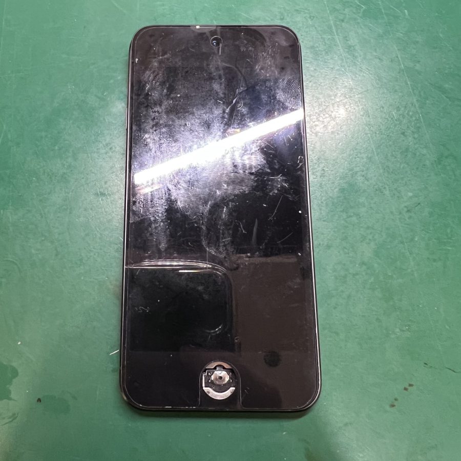 バッテリーが膨らみホームボタンが無くなってしまったiPod touch第6世代（アイポッド）の修理をおこないました！iPhone