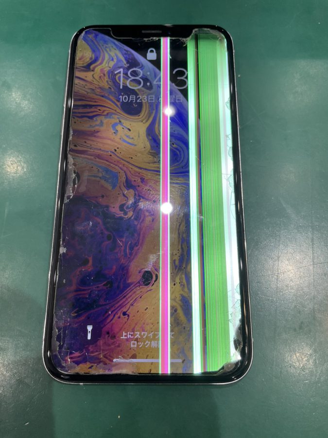iPhoneXS(アイフォン)の画面が壊れてしまったら、「スマホ修理工房池袋P’パルコ店」で修理可能です♪