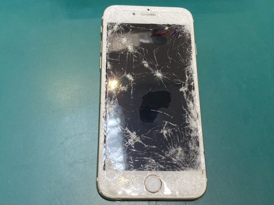 車に轢かれてしまったiPhone6s（アイフォンシックスエス）画面交換修理　【スマホ修理工房ココリア多摩センター店】