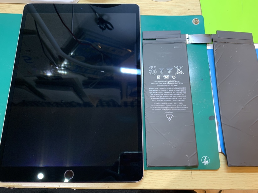 iPad Pro9.7（アイパッドプロ）のバッテリー交換ならスマホ修理工房新宿PePe店にお越し下さい！
