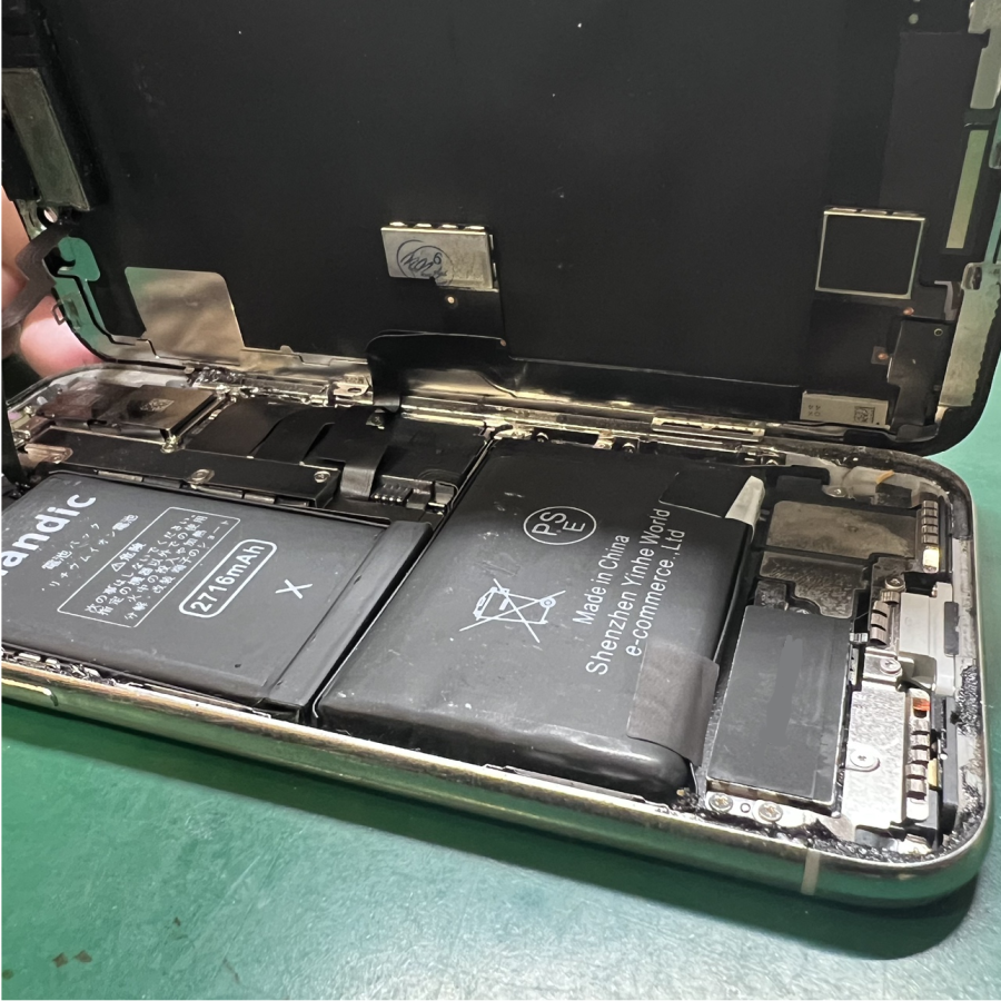 気付いたら画面が浮いていた！？iPhoneX（アイフォン）のバッテリー交換を行いました！