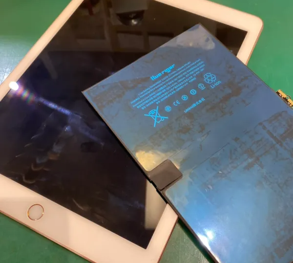iPad Pro(9.7inch)が突然起動しなくなった！？バッテリー交換で復旧！
