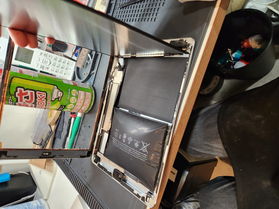 iPad Air（アイパッドエアー）のバッテリーがパンパンに膨らんでしまった！