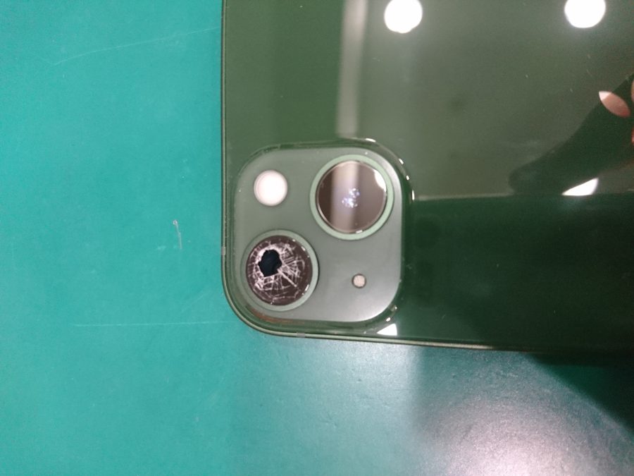 藤沢市からお越しの、カメラレンズ割れiPhone13(アイフォン)をお持ち込み頂きました。スマホ修理工房テラスモール湘南店