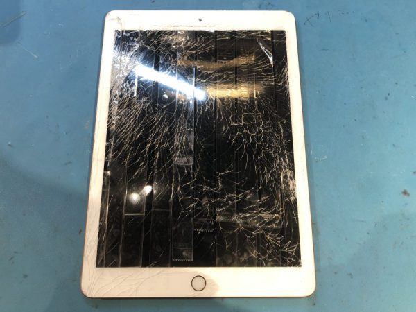画面割れのiPad6（アイパッド第6世代）もスマホ修理工房渋谷店なら即日で修理できます！