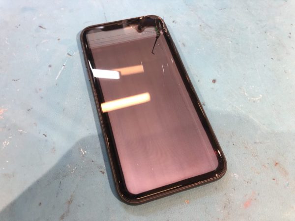 iPhone11（アイフォン11）の液晶画面修理ならデータそのまま、即日修理のスマホ修理工房渋谷店へ！
