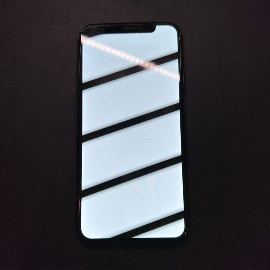 液晶が光りすぎて画面が見えない！？iPhoneXS(アイフォン)の画面交換を行いました！