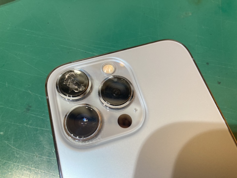 iPhone13ProMax(アイフォン)のカメラレンズ交換も、スマホ修理工房新宿PePe店なら即日受け取りできます！