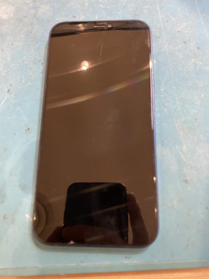 電池の減りが気になる割れてしまったiPhone12(アイフォントゥエルブ)修理行わせていただきました。